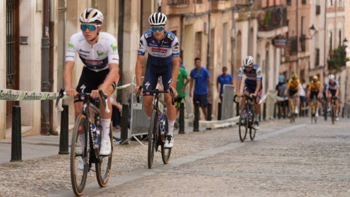 D'Ekippen ënnerwee op de Start vun der 11. Etapp