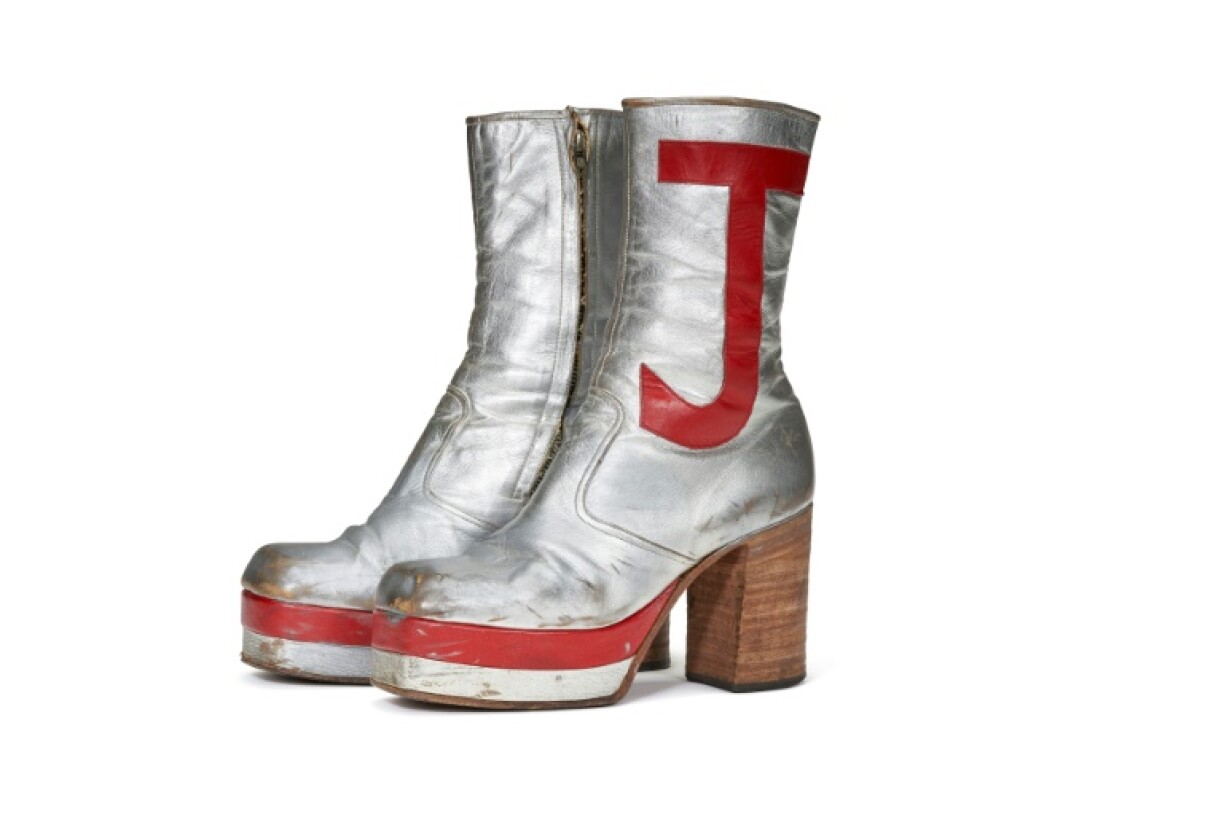 Des bottes portées en concert par Elton John et bientôt vendues aux enchères à New York, sur une photo mise à disposition par la société Christie's, le 11 janvier 2024