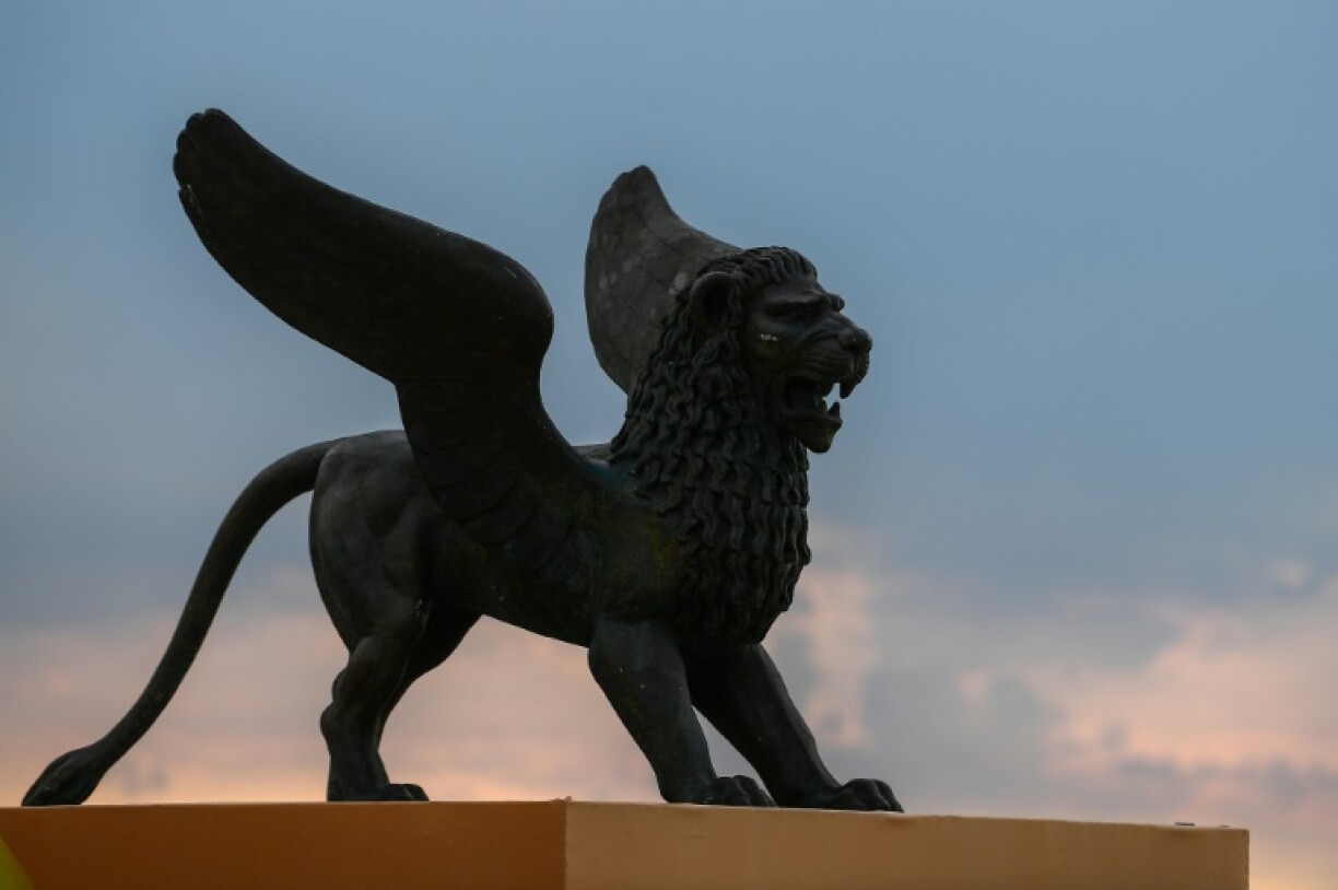 Statue du lion ailée, symbole de Venise, près du palais du festival de la Mostra, le 31 août 2021 à Venise