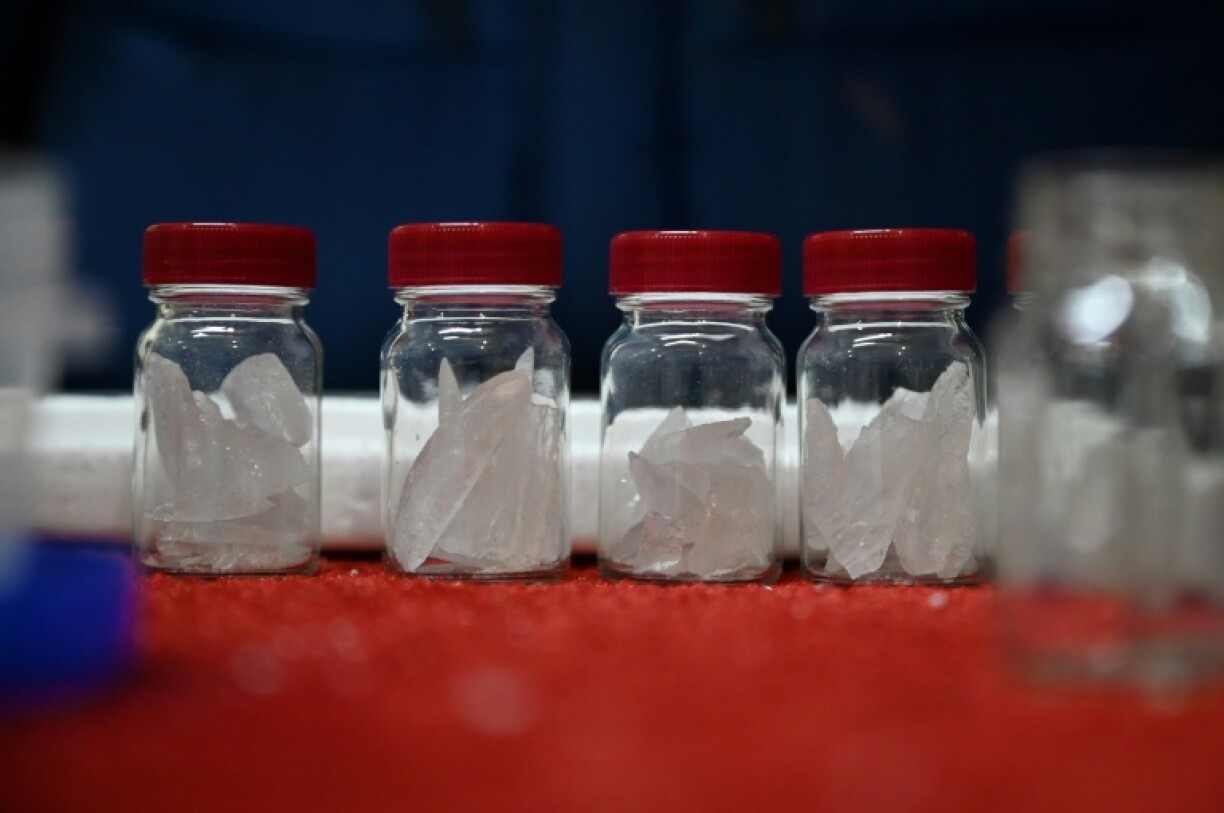 Des échantillons de glace prélevés dans un glacier du Tadjikistan, à l'Institut des sciences cryogéniques de l'université d'Hokkaido, à Sapporo, au nord du Japon, le 9 décembre 2025