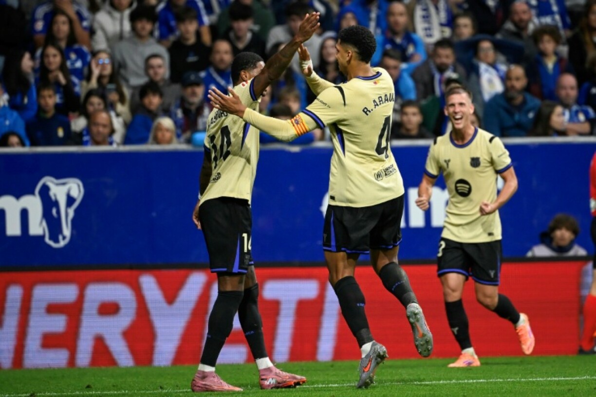 Barcelona came from behind to beat Real Oviedo and stay on Real Madrid's tail at the top of La Liga