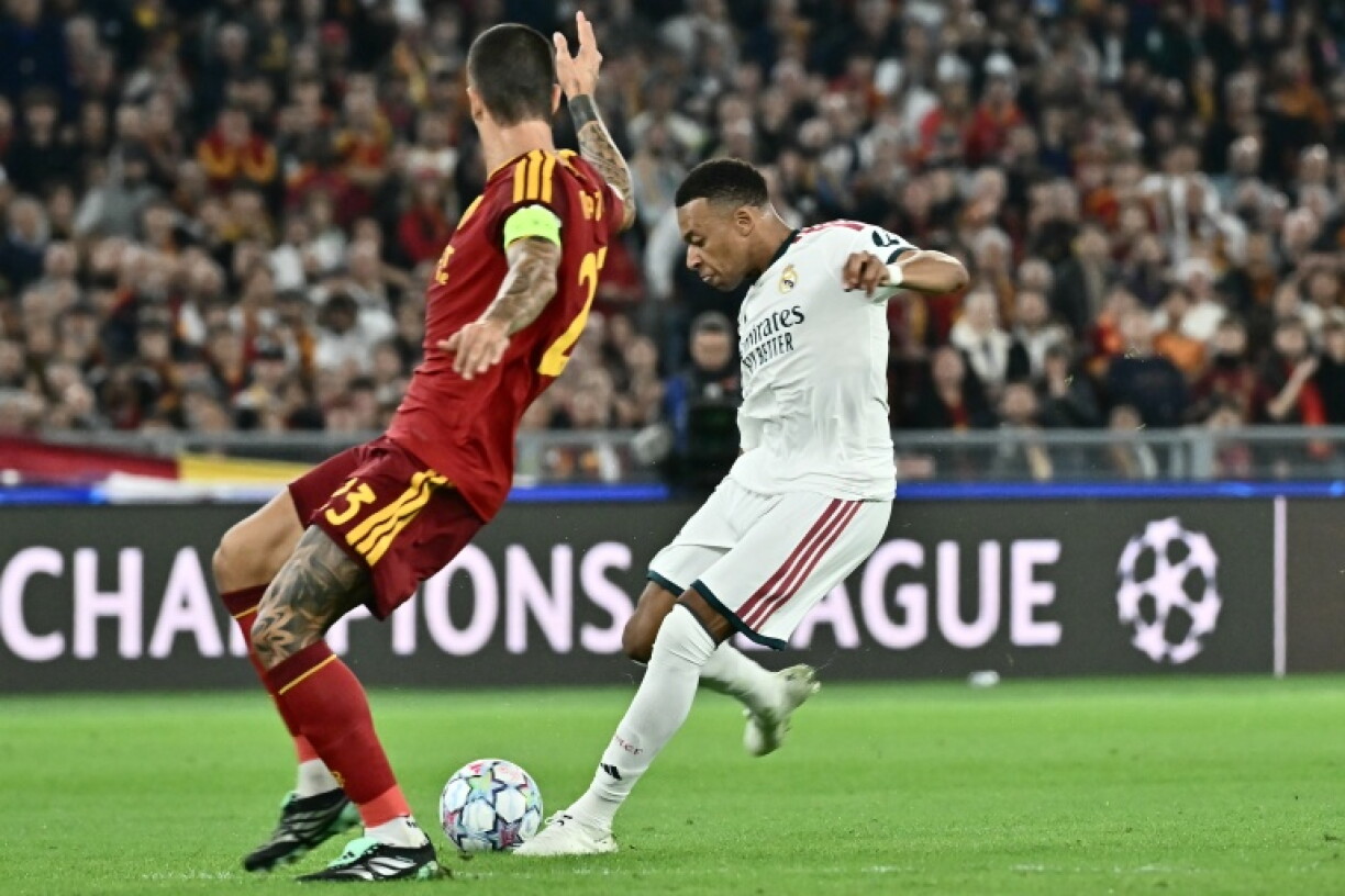 Kylian Mbappe marque le premier but du Real mercredi à Rome contre l'AS Roma en Ligue des champions.