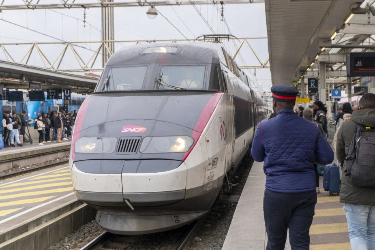 Un TGV arrivant en gare de Lyon.