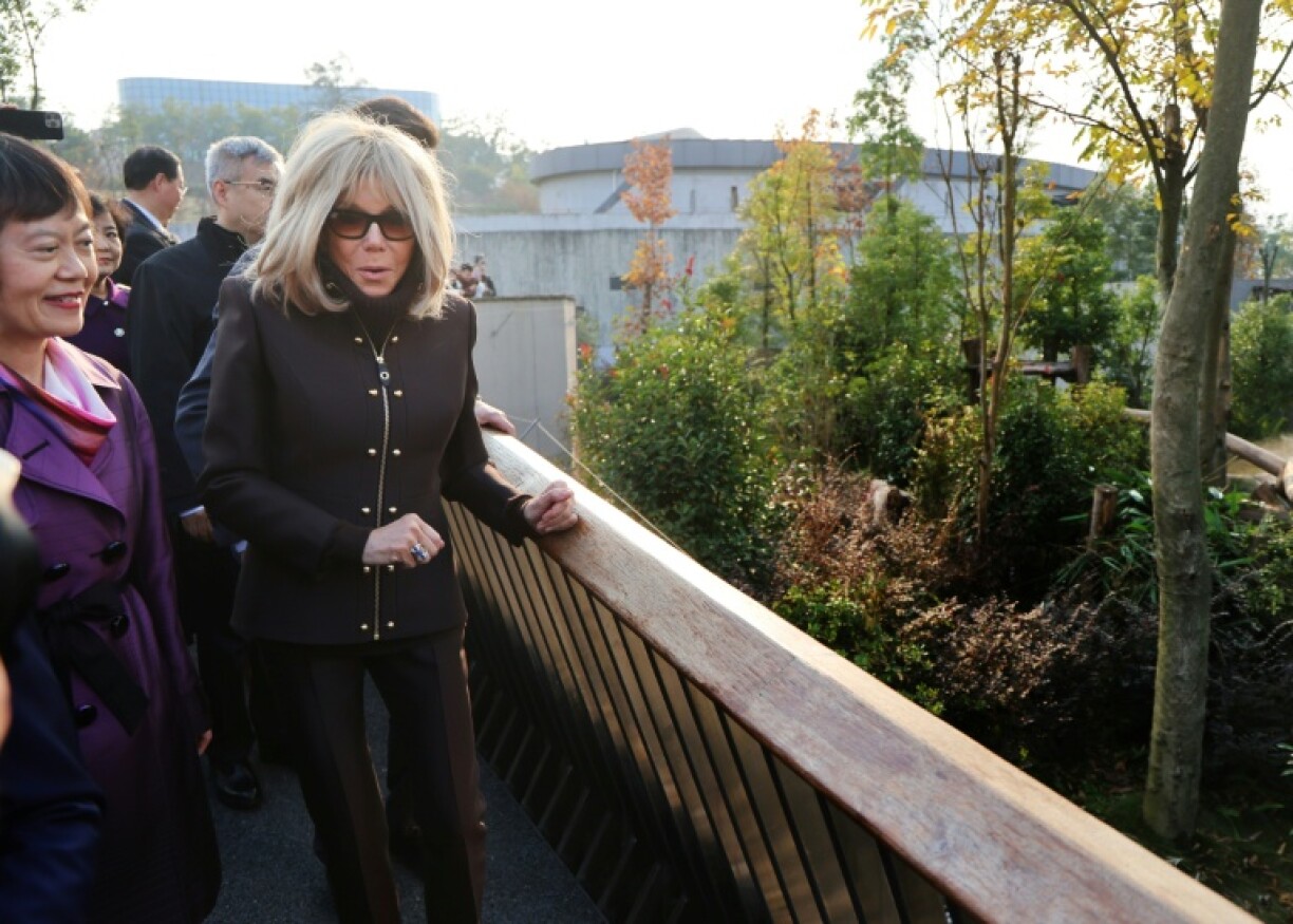 La Première dame française Brigitte Macron au centre de conservation des pandas géants de Chengdu, en Chine, le 5 décembre 2025