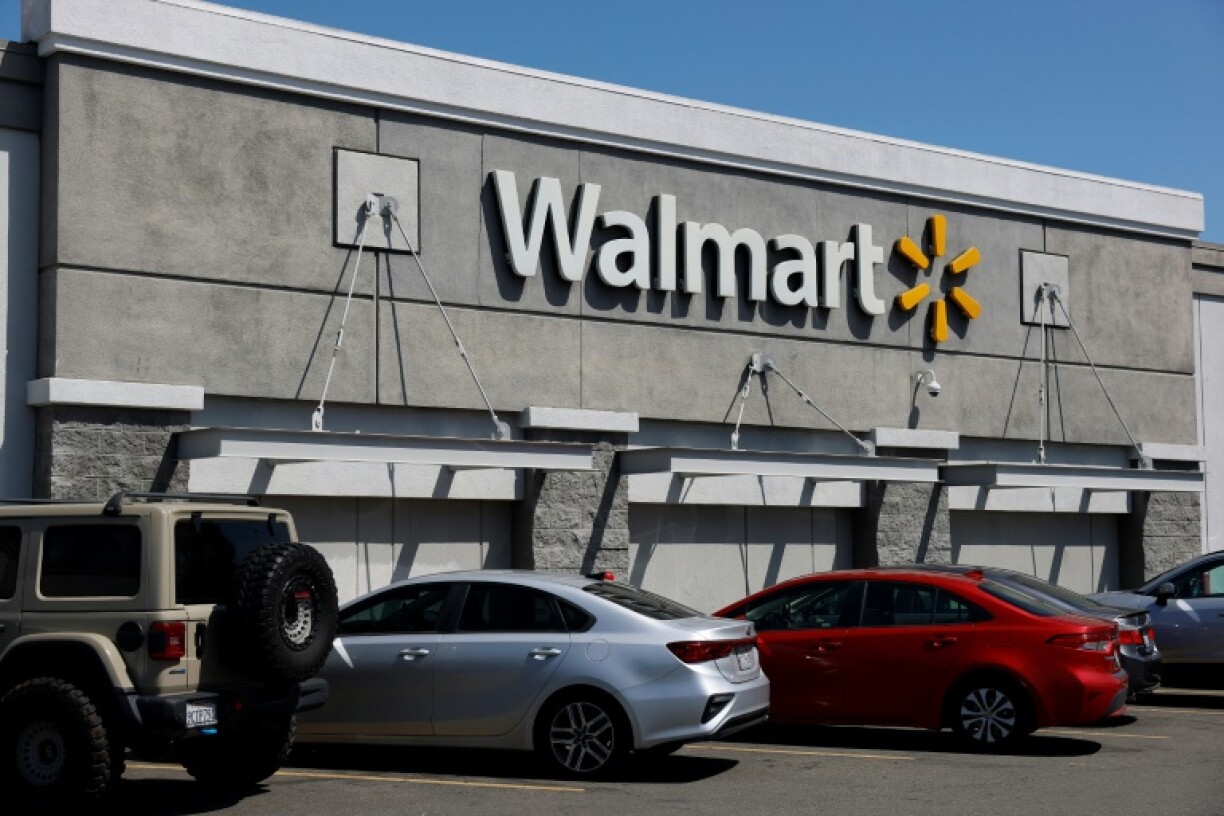 Walmart warned that it will not be able to absorb all the effects from tariffs