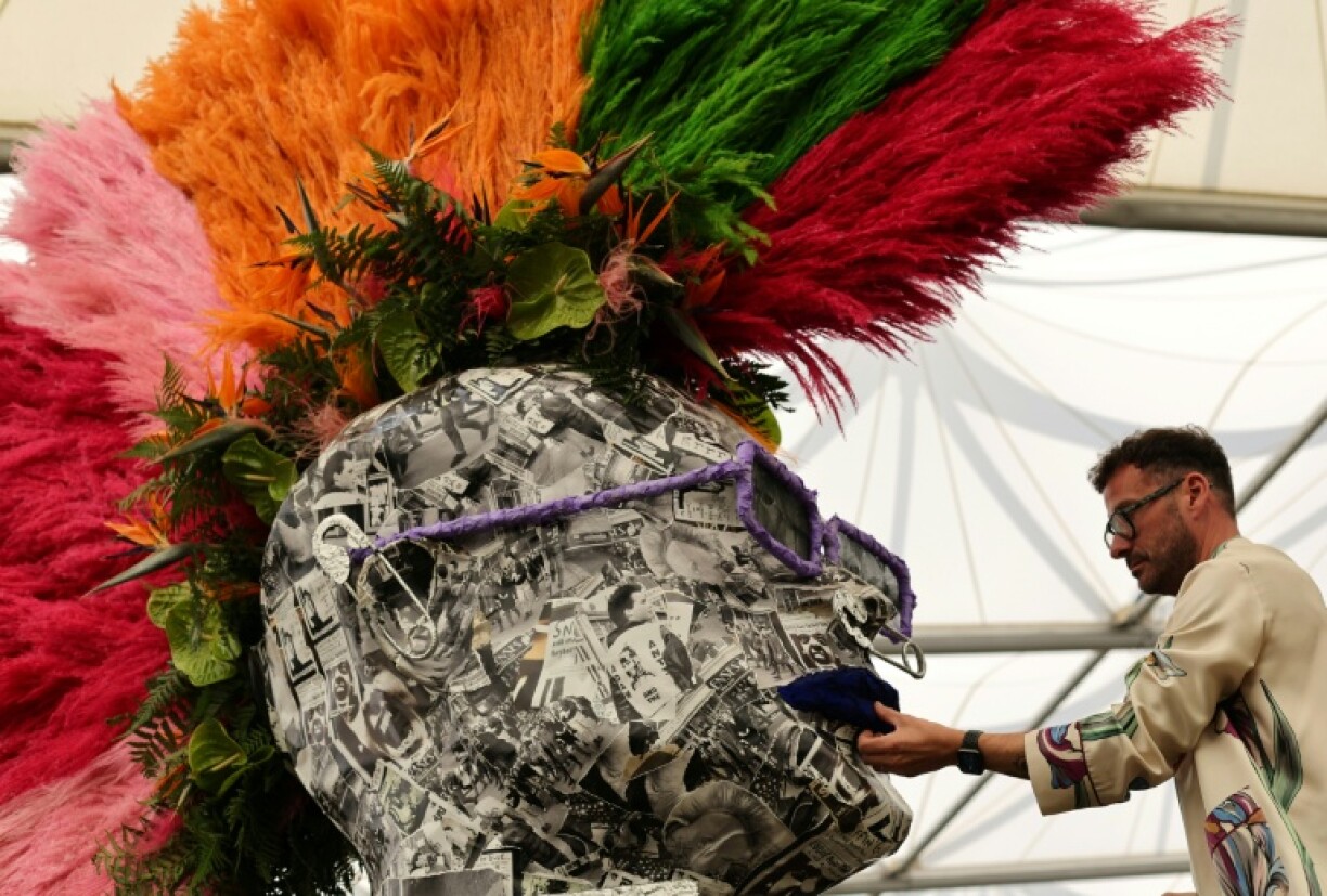 Floral artist Ricky Paul looks at the Chelsea Punk, a mohican made from pampas grass