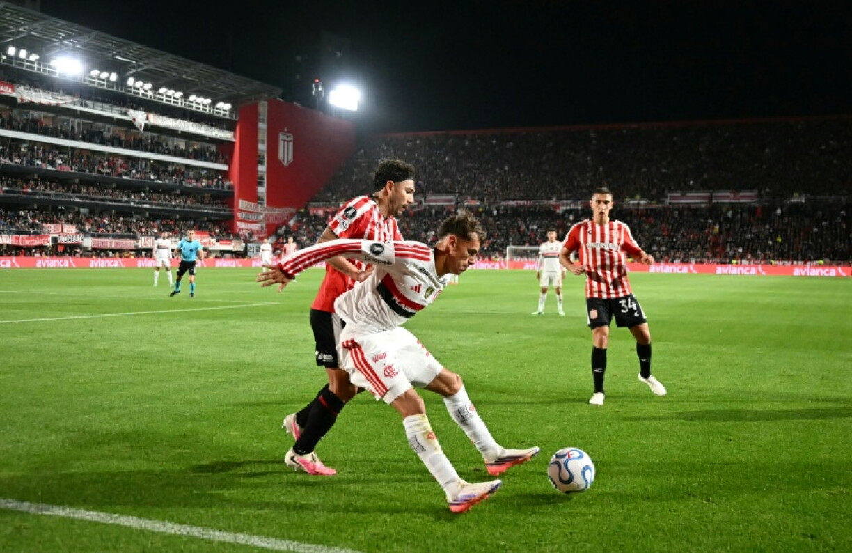 Argentine outfit Estudiantes, the only non-Brazilian team left in the final four of South America's premier club competition, had the better of the chances on a frustrating night in La Plata
