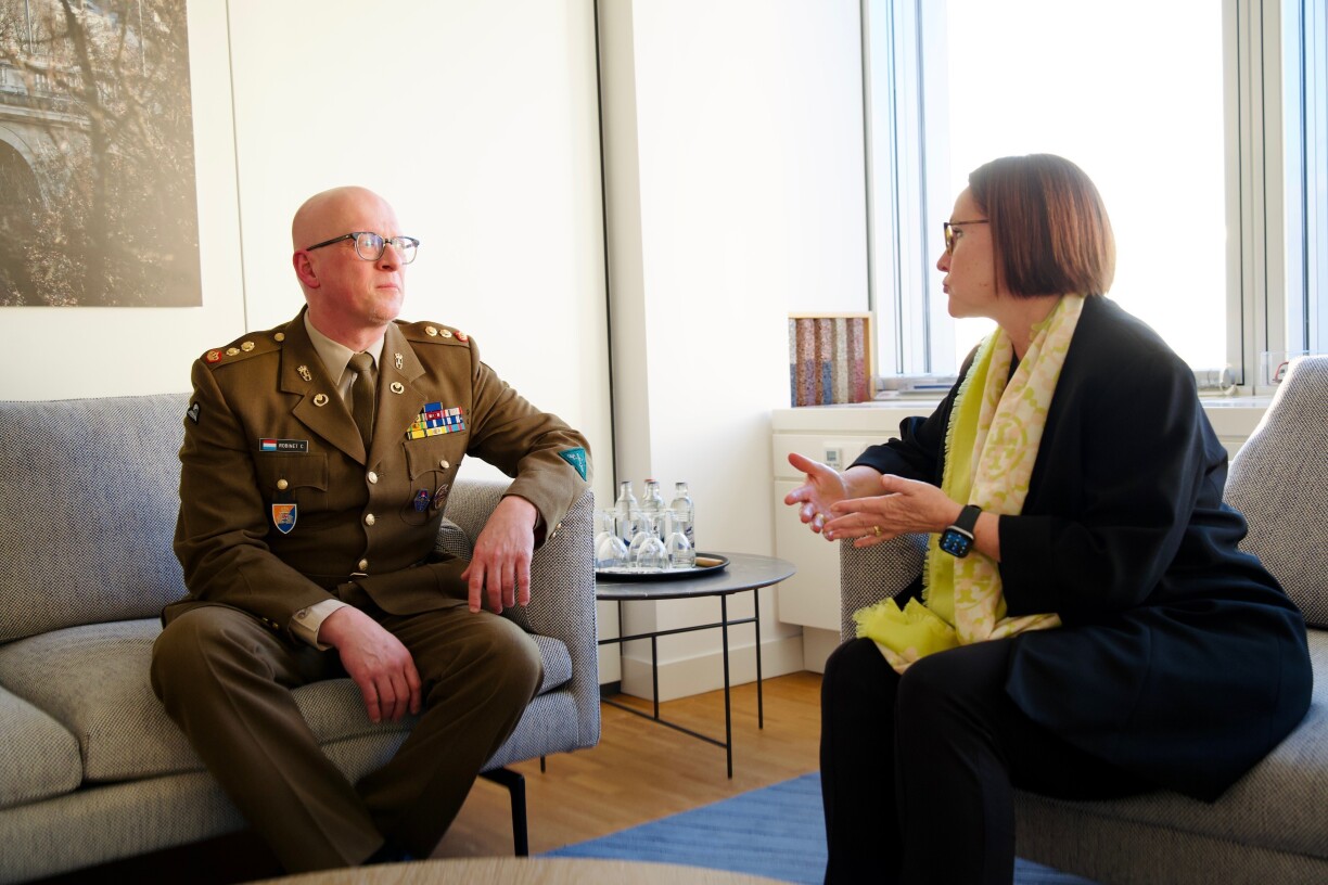 D'Defenseministesch Yuriko Backes mam zukünftege Chef d'état-major vun der Lëtzebuerger Arméi Claude Robinet