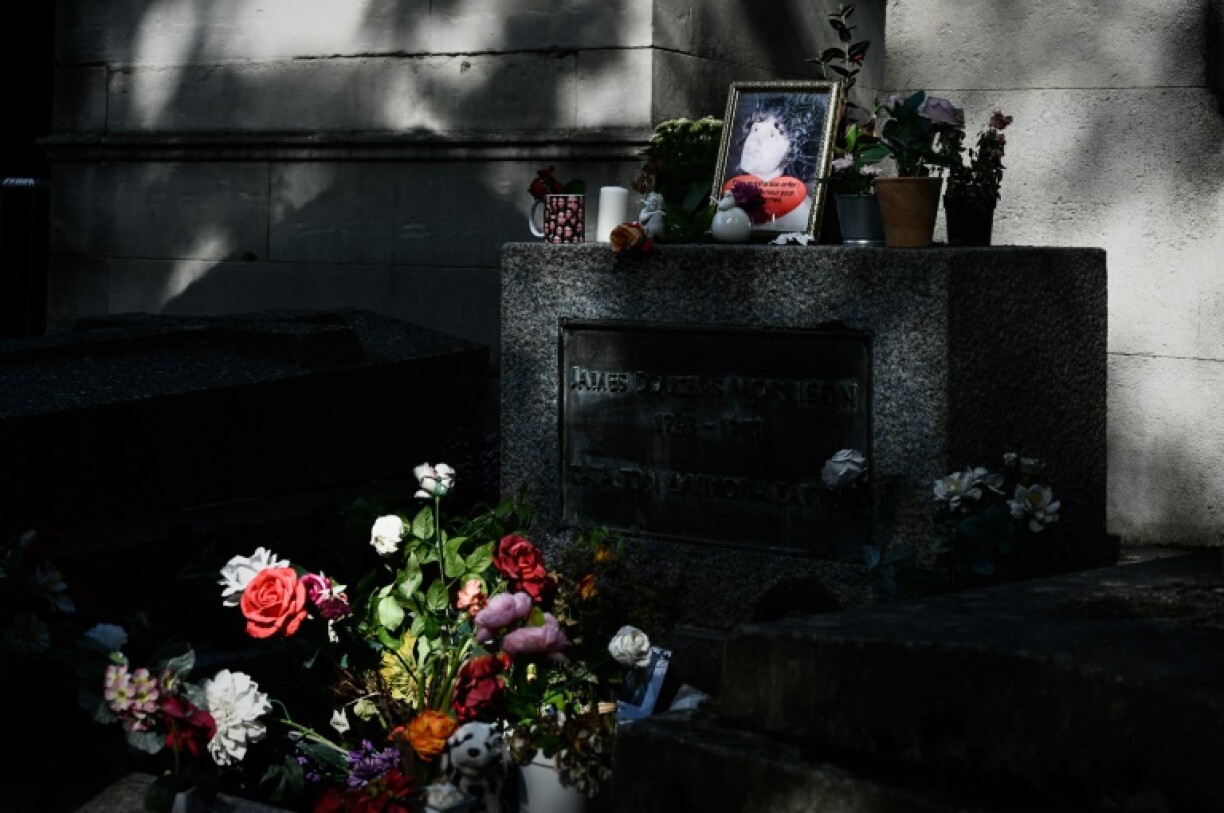 La tombe de Jim Morrison au cimetière du Père-Lachaise en juillet 2019 à Paris