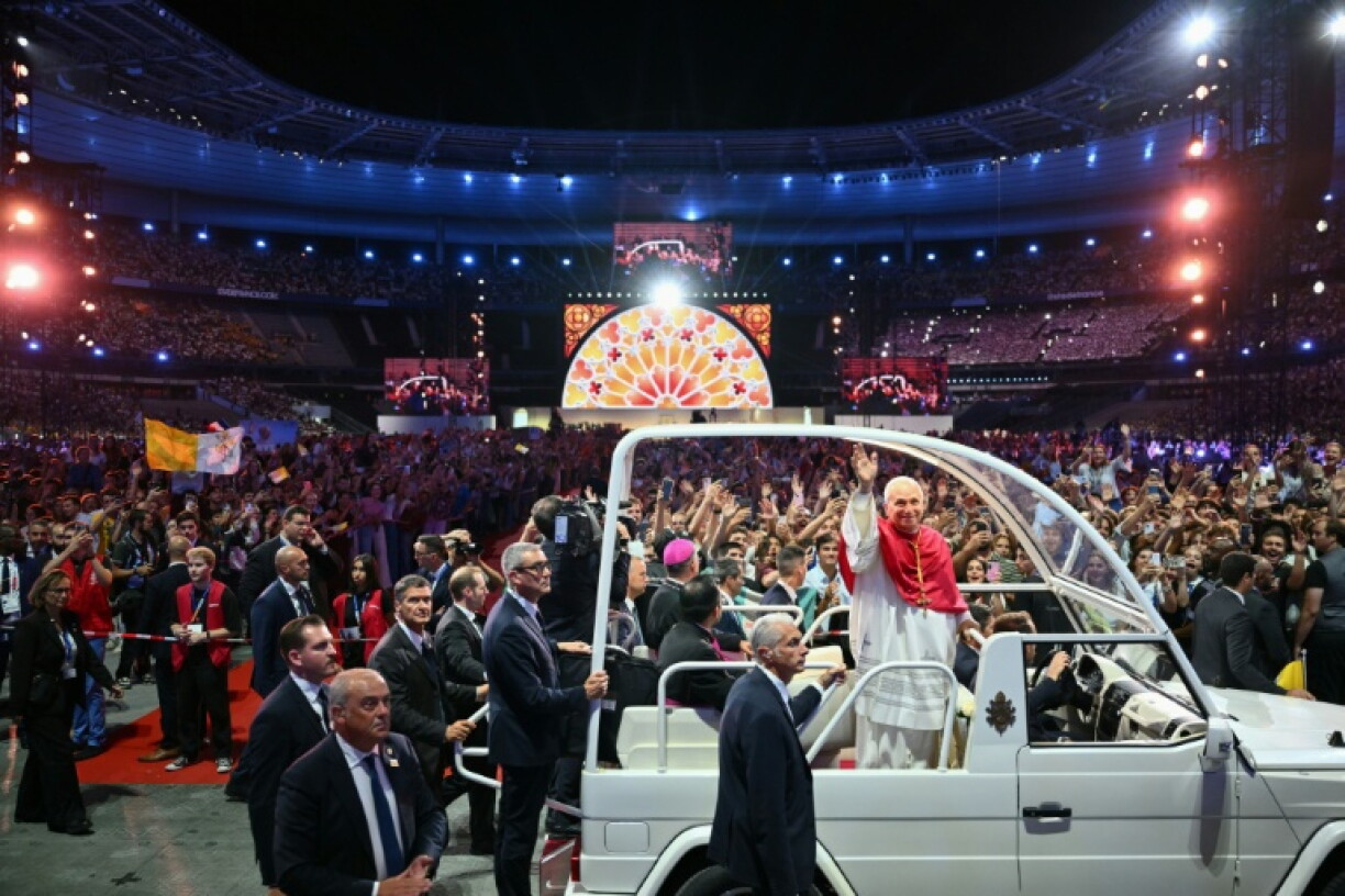 Pope Leo arrived at the stadium in his popemobile
