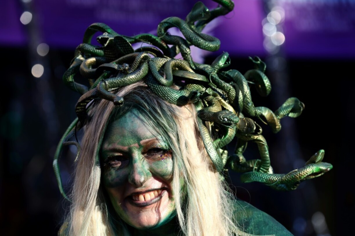More than 10,000 revellers took part in the Mardi Gras parade, with huge crowds packing the streets to watch the celebrations