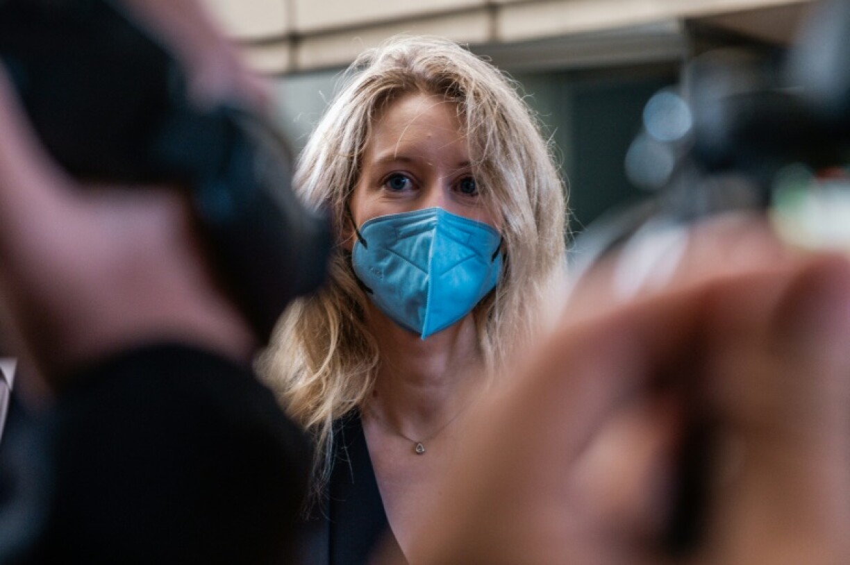 La fondatrice de la start-up Theranos Elizabeth Holmes arrive au tribunal de San José, en Californie, le 8 septembre 2021