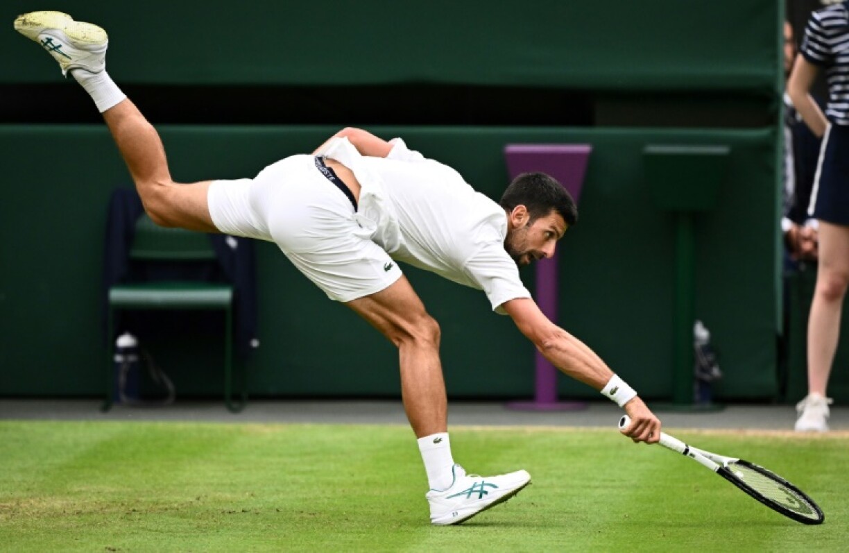 Le joueur de tennis serbe Novak Djokovic lors de la demie-finale du tournoi de Wimbledon remportée face à l'Italien Jannik Sinner le 14 juillet 2023 à Wimbledon (Grande-Bretagne).