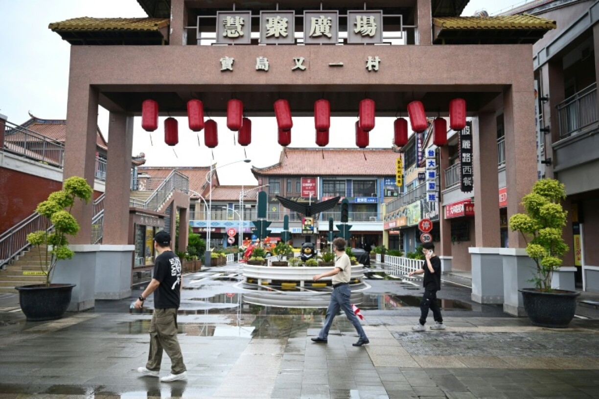 Taiwanese-style buildings, streets and temples to deieties can be seen throughout Kunshan