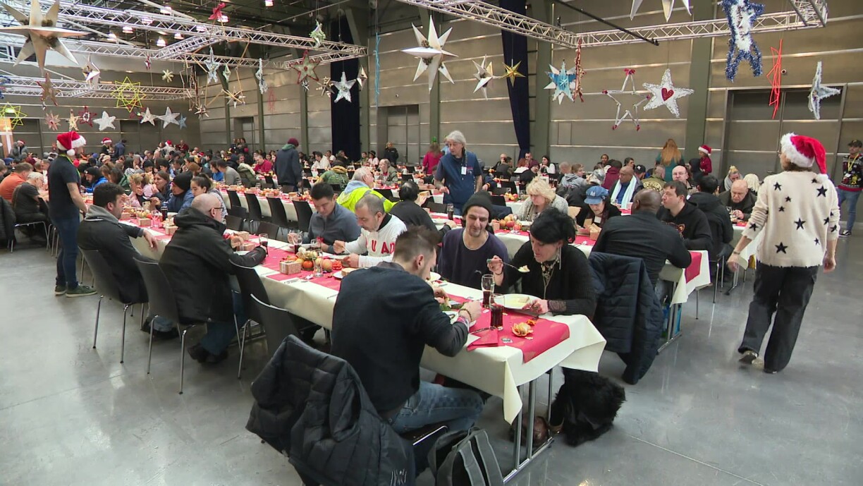 Christmas meals are handed out in Luxembourg City.