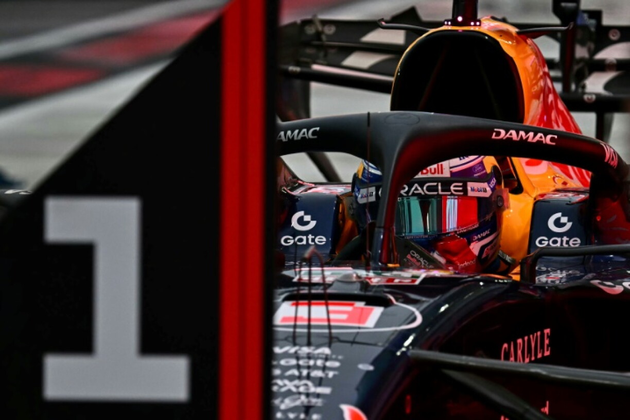 Max Verstappen au volant de sa Red Bull vainqueur du sprint du GP de F1 de Singapour le 10 octobre 2026 sur le circuit urbain de Marina Bay