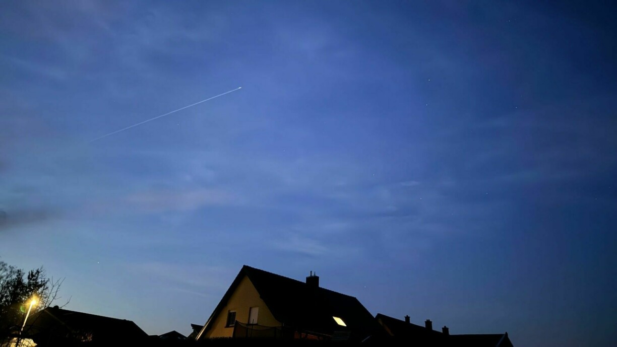 En Objet flitt duerch den Himmel iwwer Groussbus (Freideg, 19:22).