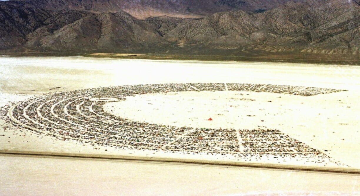 Le village éphémère créé pour le festival Burning Man en 1999, à Black Rock City, dans le désert du Nevada