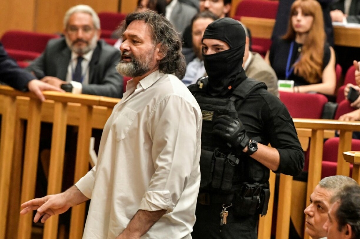 L'ancien député européen du parti Aube dorée, Yiannis Lagos, au début du procès en appel des principaux dirigeants de l'ancien parti néonazi à Athènes, le 15 juin 2022