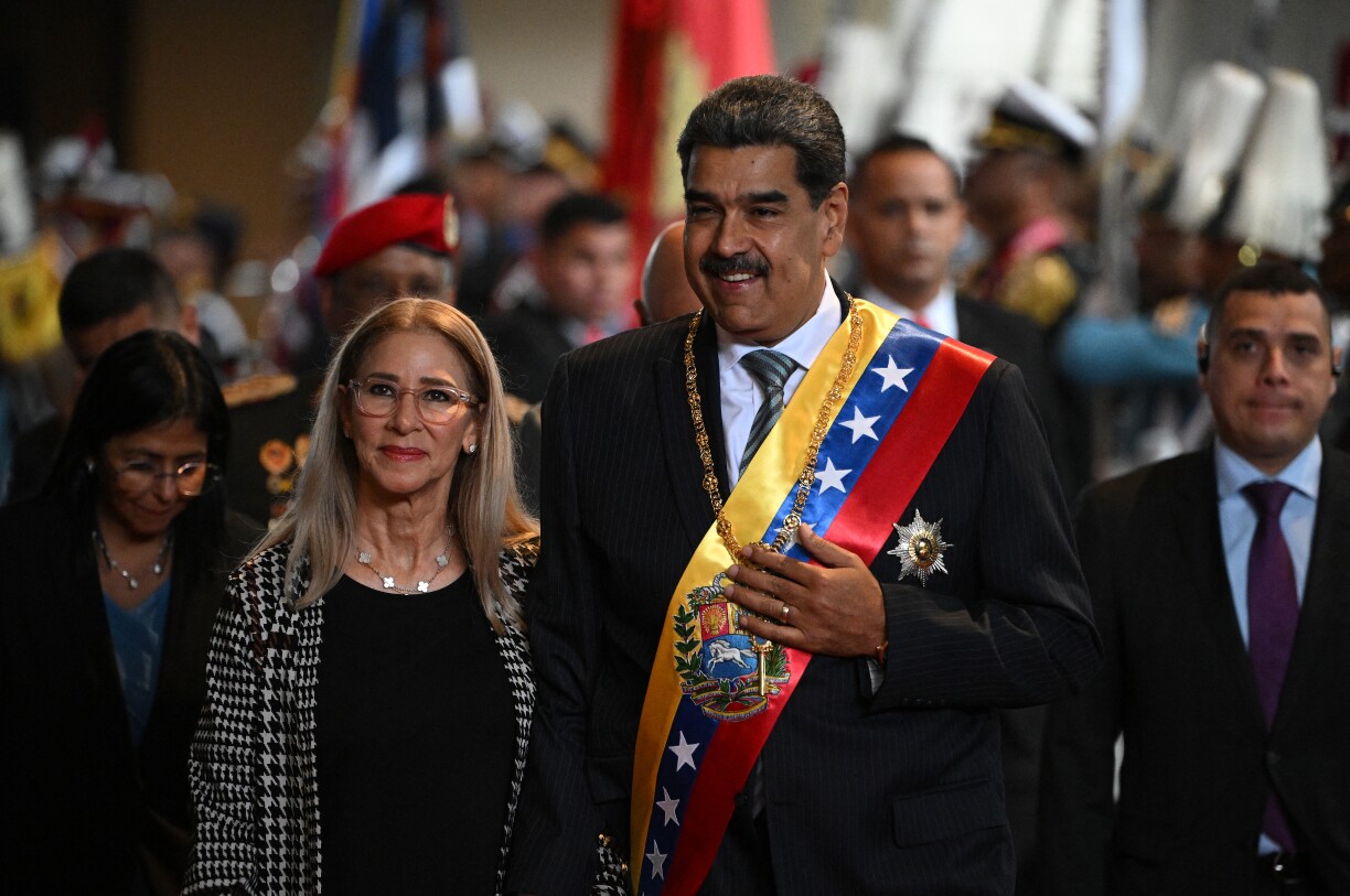 Le président Nicolas Maduro et son épouse Cilia Flores ont "été capturé et exfiltré du pays”, assure Donald Trump via le réseau Truth Social.