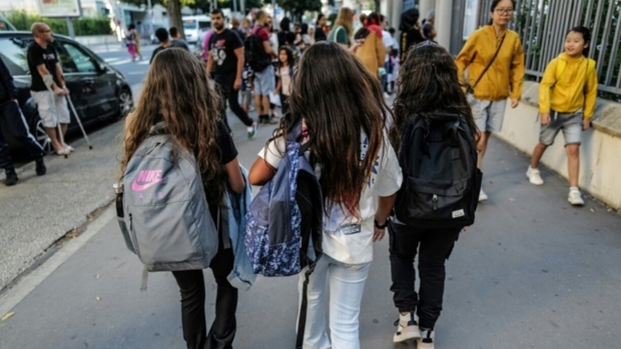 Des élèves font leur rentrée à l'école primaire Aristide Briand de Lyon, le 1er septembre 2022