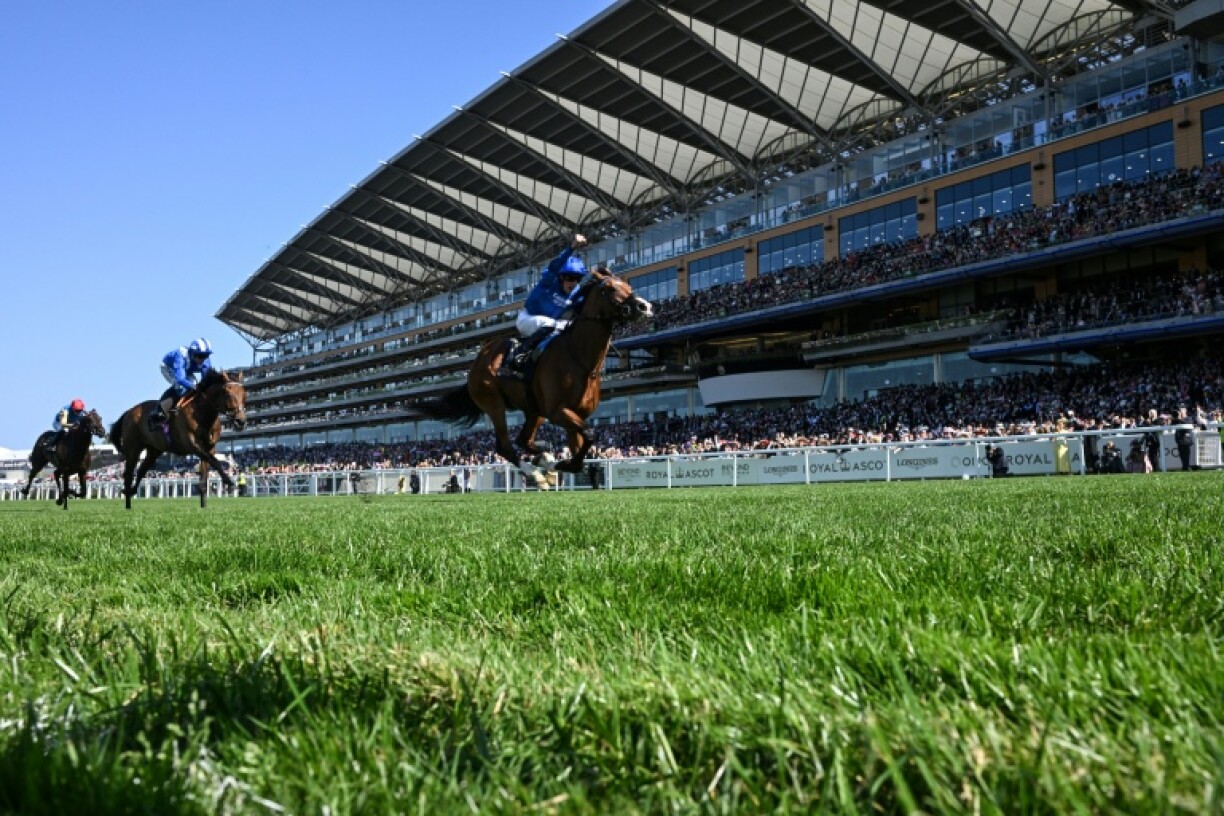 The British horse racing industry is protesting against a proposed tax rise on betting