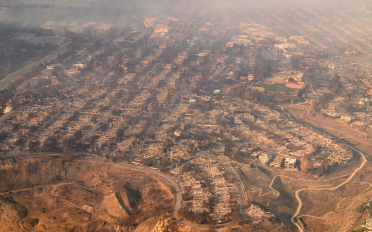 Toward the southern end of the Palisades, grids of roads that were until recently lined with stunning homes now resemble makeshift cemeteries