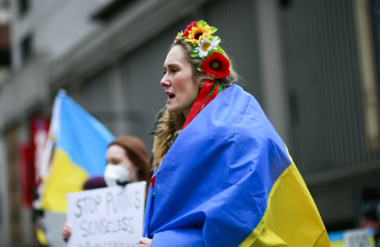 Des manifestants en soutien à l'Ukraine à Times Square à New York (Etats-Unis), le 24 février 2022