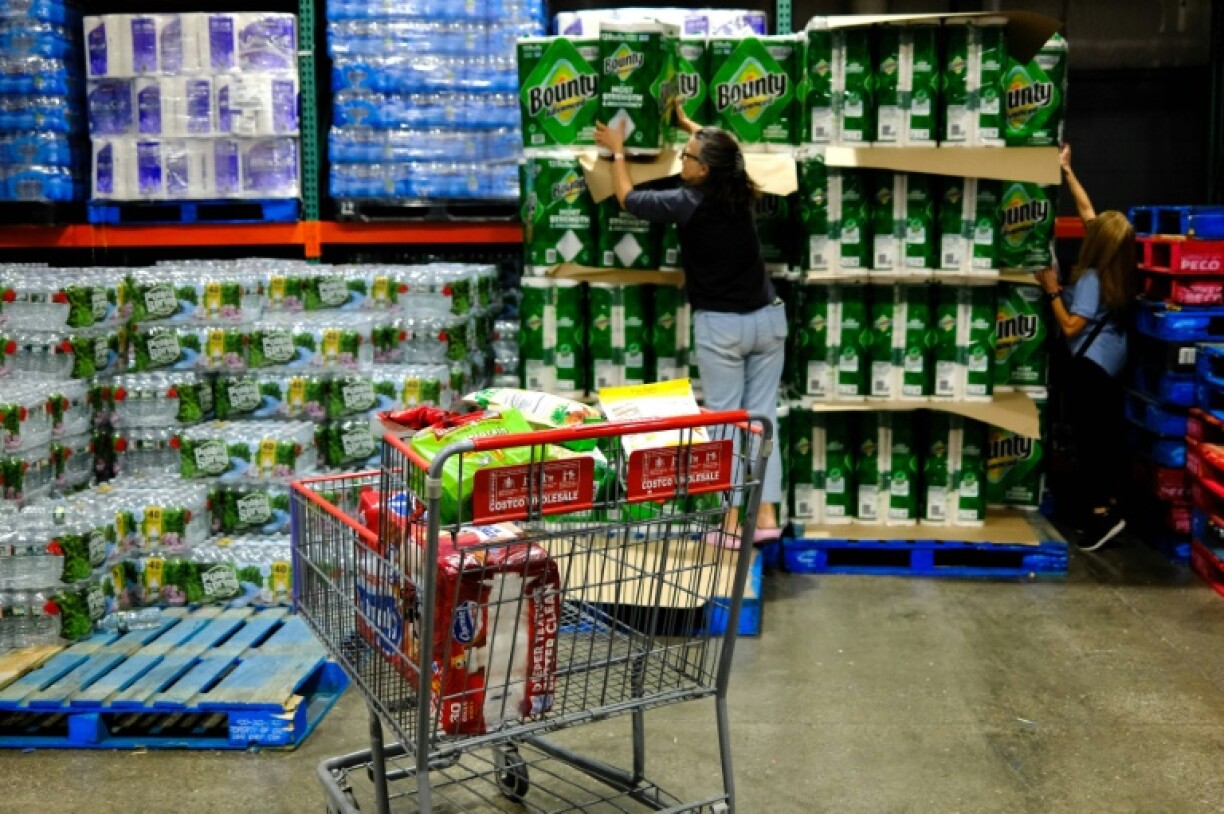 US consumer spending rose slightly more than expected in August but inflation also ticked up, with further cost pressures likely to come