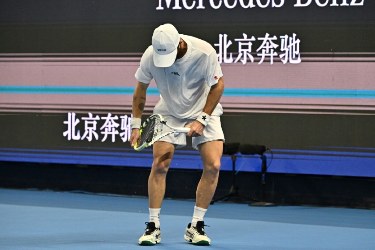 Corentin Moutet broke his racket against his leg