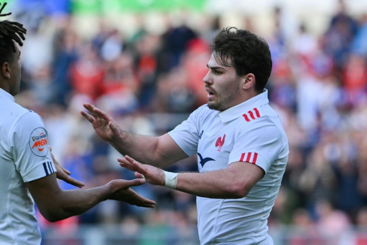 Antoine Dupont (R) scored two tries against Italy
