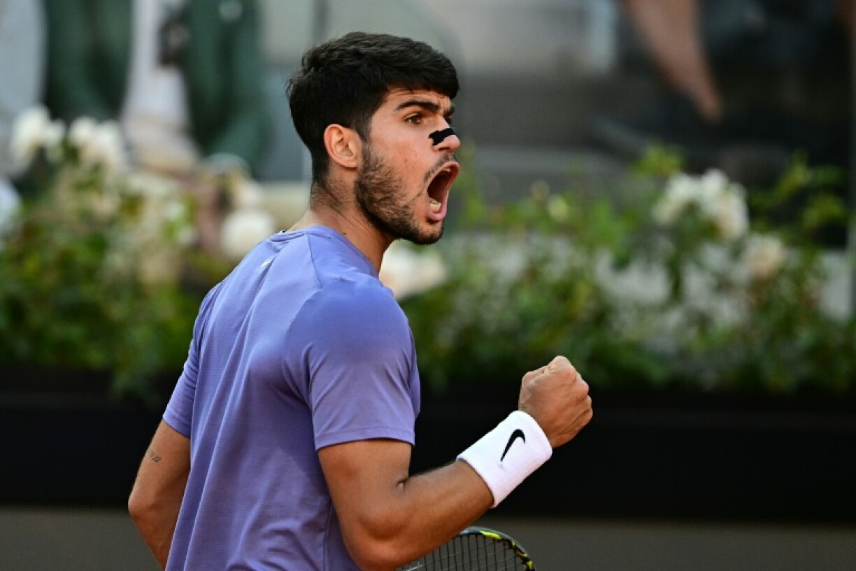 Carlos Alcaraz got out of trouble late in the first set before powering to victory against Jannik Sinner