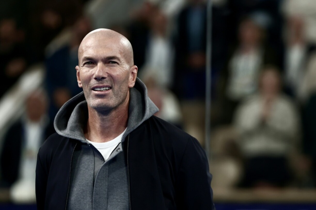 Zinédine Zidane, lors d'une cérémonie de remise de trophées d'un tournoi de padel, le 14 septembre 2025 à Roland-Garros