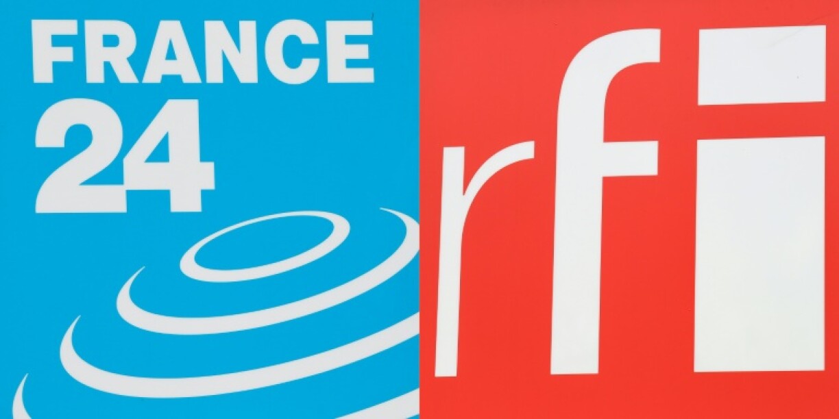 Combo, créé le 3 août 2023, des logos des médias français France 24 et Radio France International (RFI)