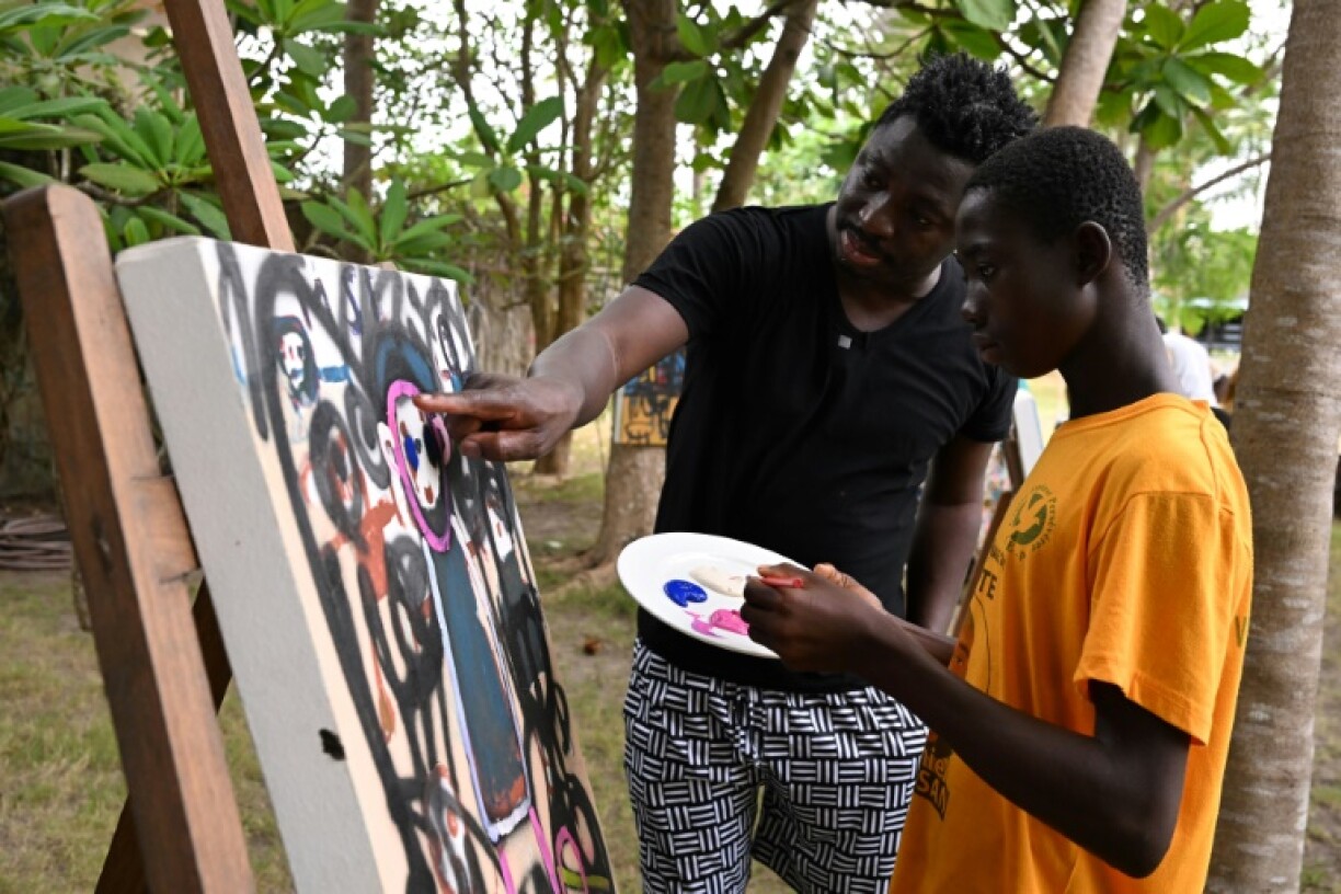 Today Aboudia passes on his artistic know-ho to children and teens