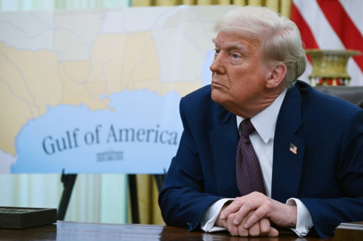 Le président américain Donald Trump dans le Bureau ovale de la Maison Blanche, le 13 février 2025 à Washington