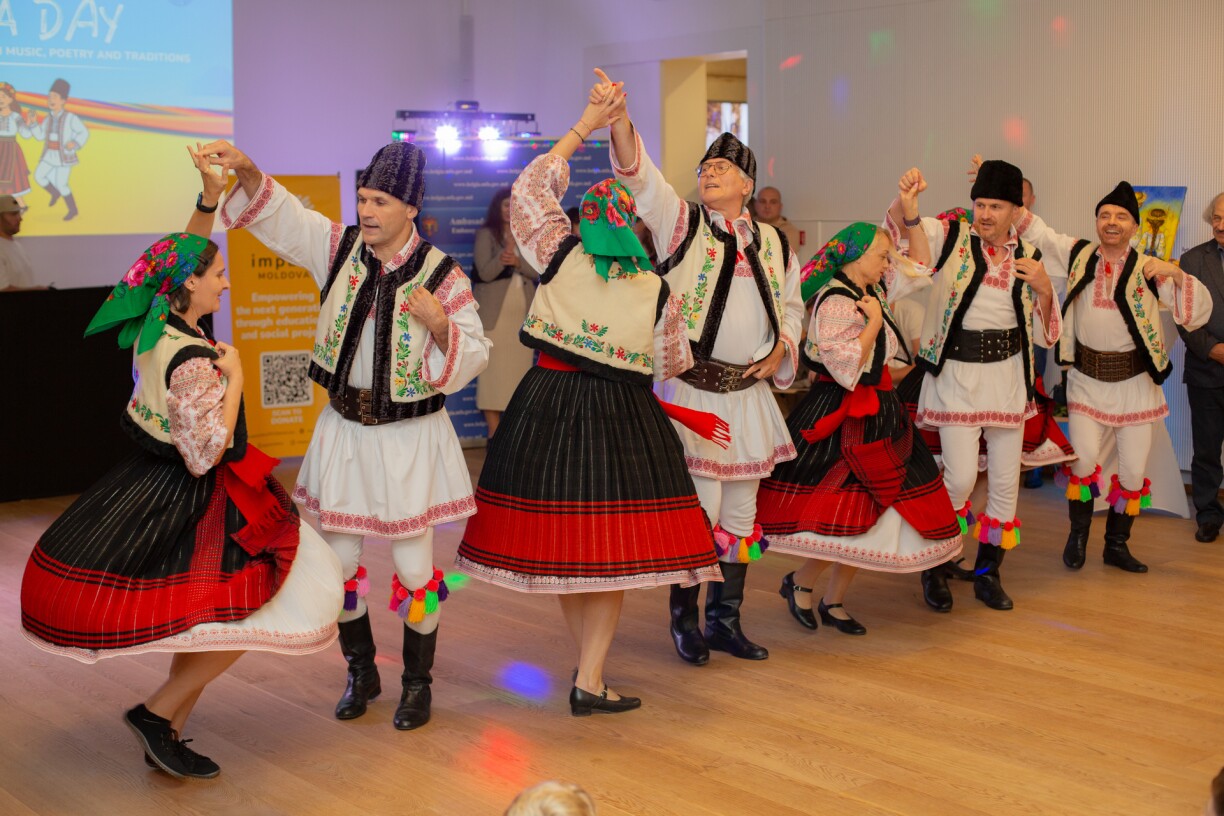 Romanian dance group ‘Carpații’, based in Luxembourg.