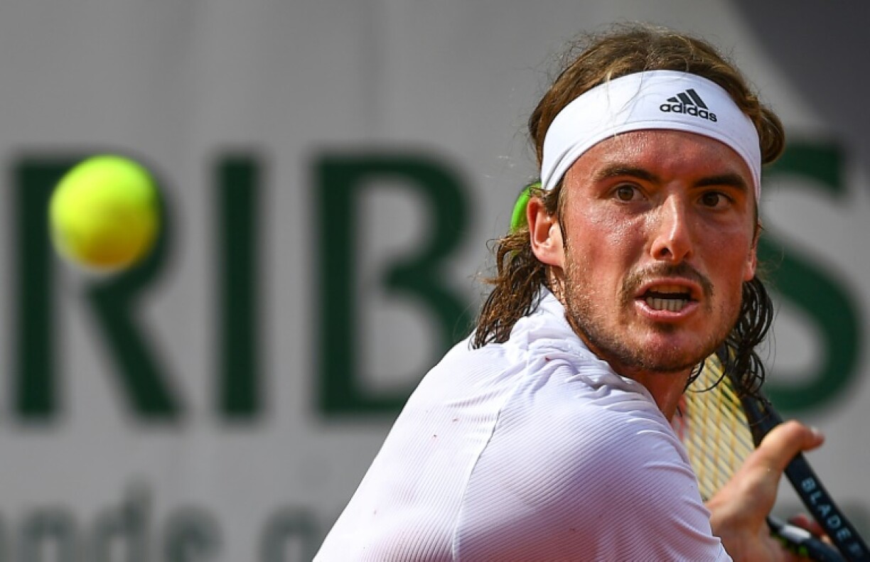 Le Grec Stefanos Tsitsipas face à l'Espagnol Pedro Martinez au 2e tour du tournoi de Roland-Garros, le 2 juin 2021