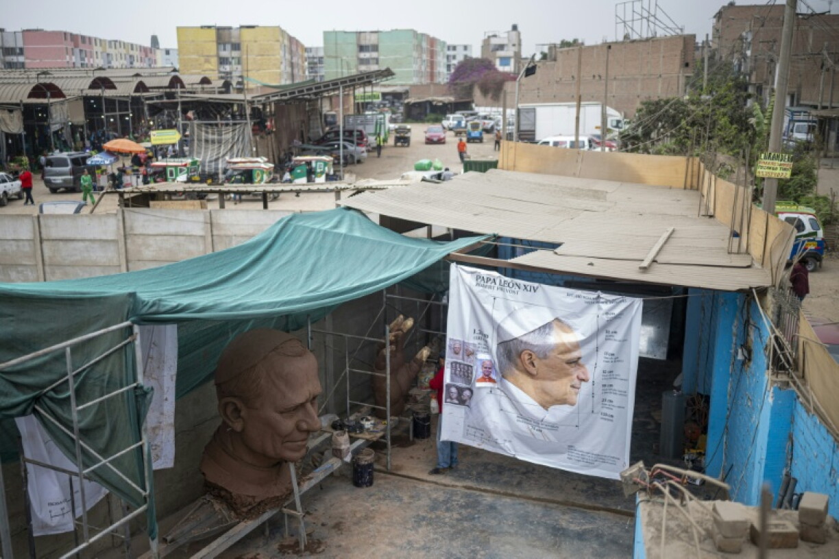 The monument will be installed in a park in Callao after its finished