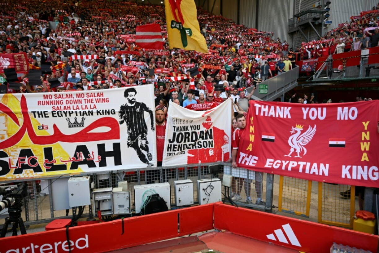 L'hommage des supporters de Liverpool à Mohamed Salah avant le match contre Brentford à Anfield, le 24 mai 2026