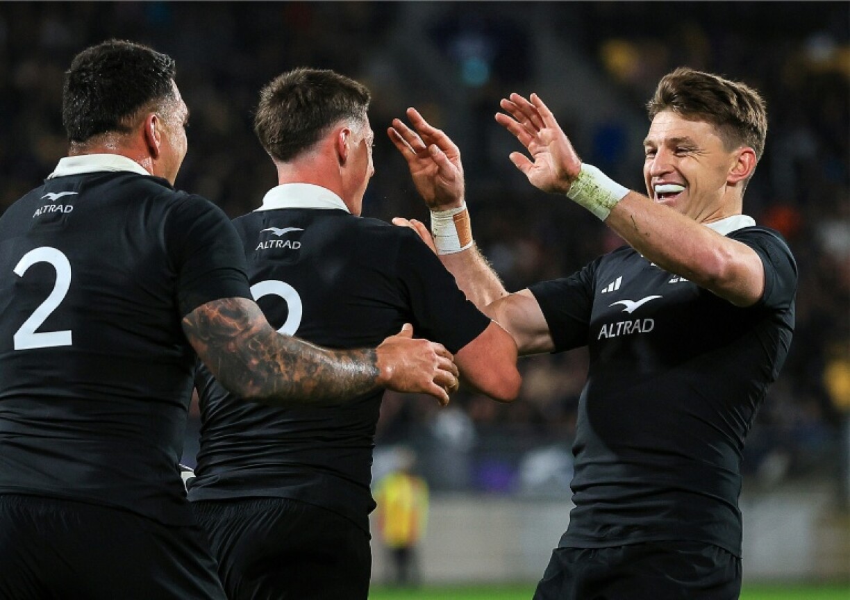 New Zealand's Cam Roigard (C) celebrates his try with Beauden Barrett (R) during the second Test against France
