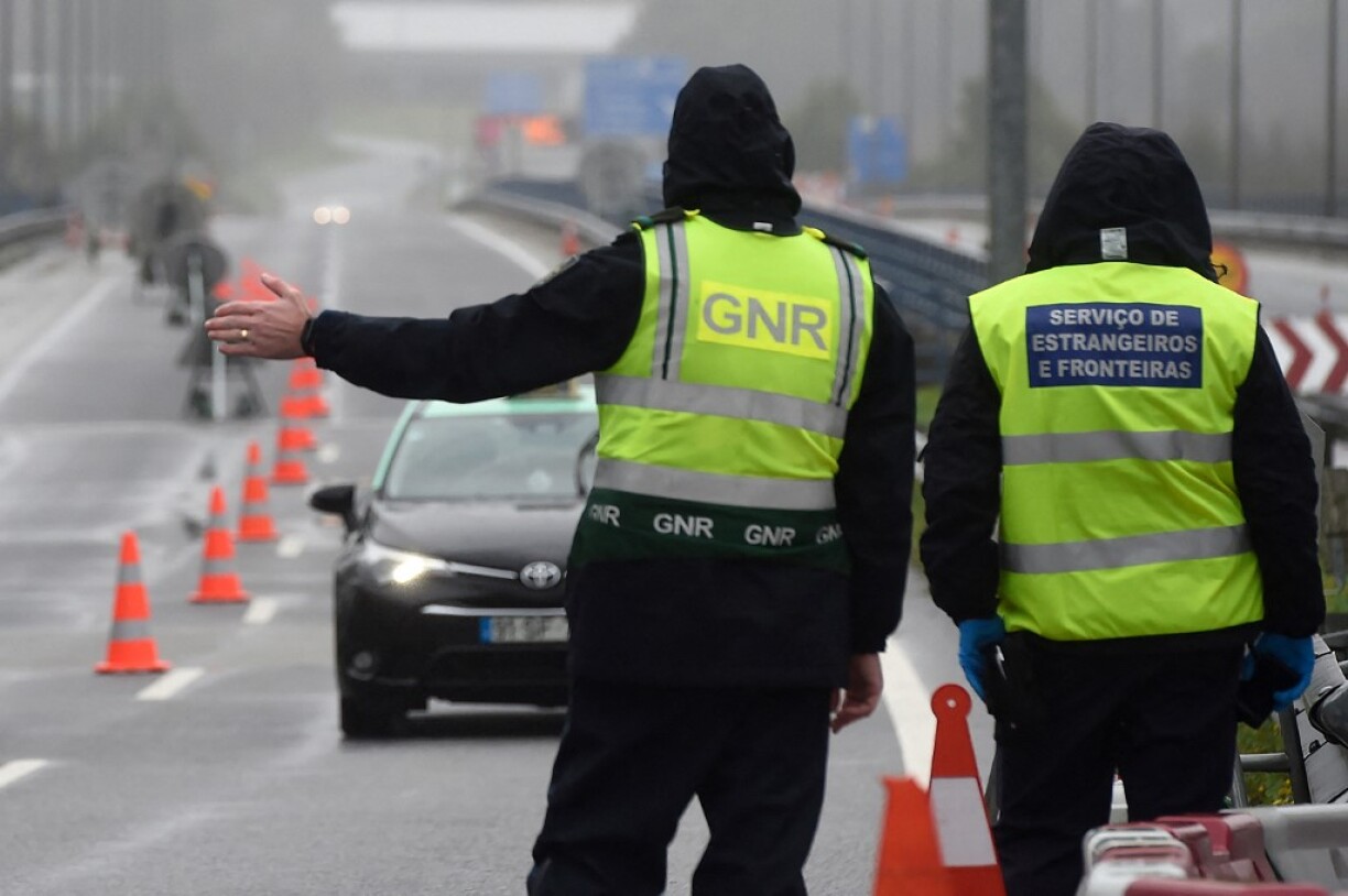 Des contrôlés opérés par le Portugal en janvier 2021 à sa frontière terrestre avec l'Espagne.
