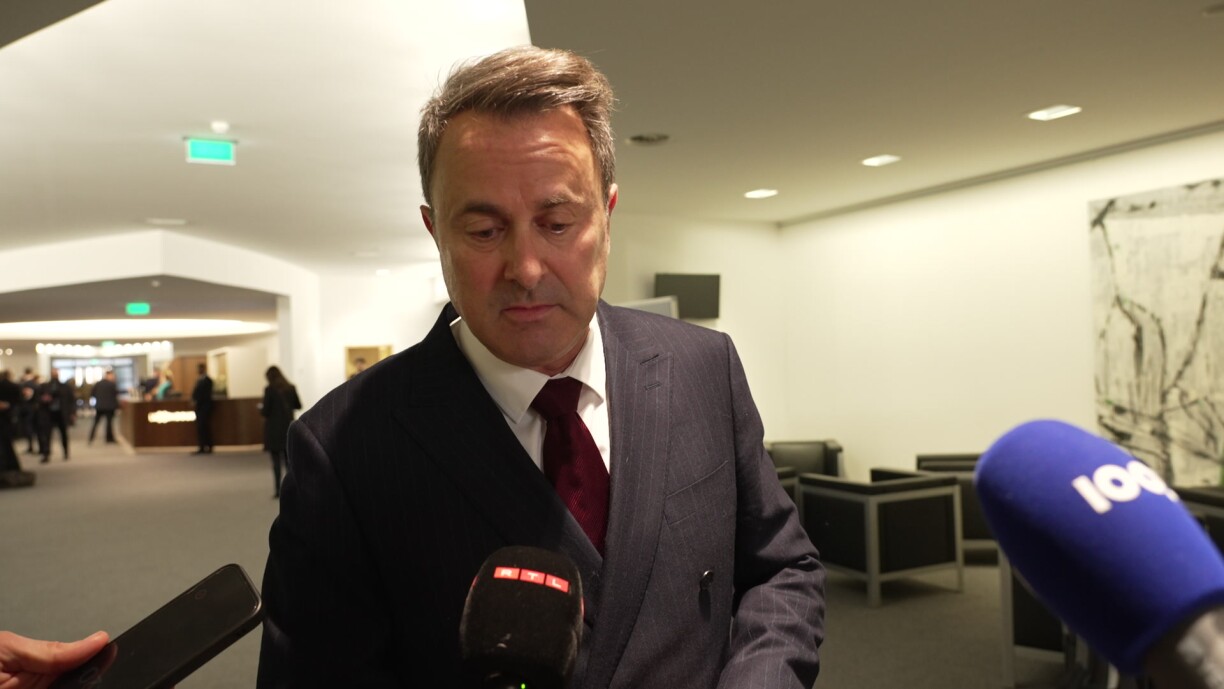 De Gilles Feith, André Biever a Xavier Bettel op der Pressekonferenz e Sonndeg den Owend.