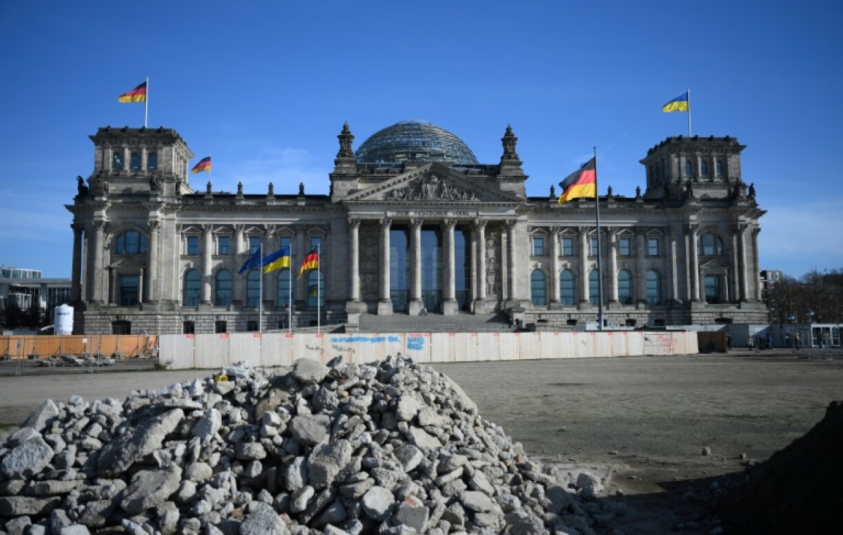 The make-up of the incoming Bundestag leaves a coalition between the conservatives and the Social Democrats as the only politically feasible option to form a government