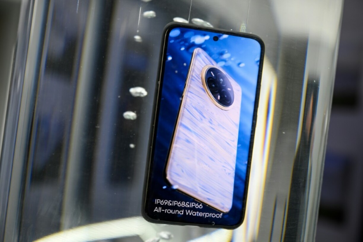 A Realme phone shown at MWC changes its colour based on temperature