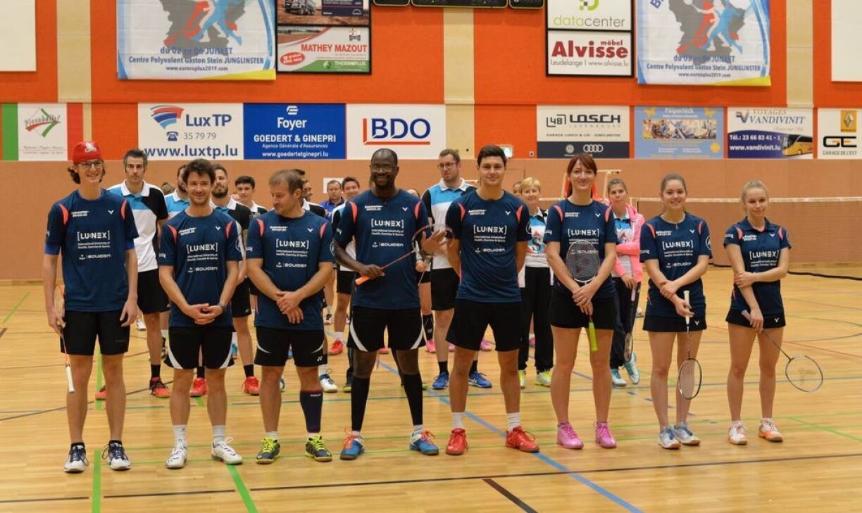 An der Favoritteroll: d'Ekipp vun Déifferdeng.