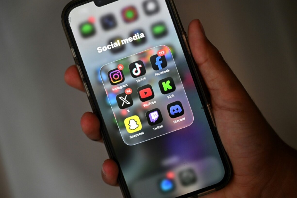 L'Australie interdit l'accès aux réseaux sociaux aux jeunes adolescents le 10 décembre 2025