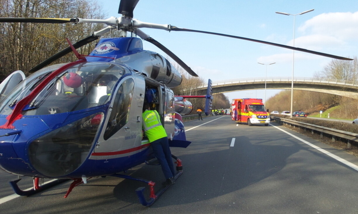 L'hélicoptère de secours s'est posé sur l'autoroute mercredi après-midi.