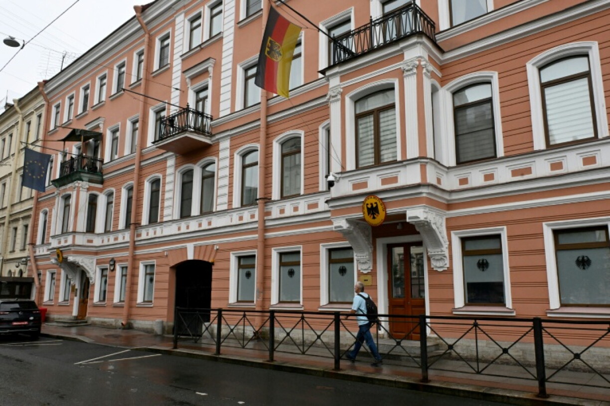Nach der Ankündigung weiterer Sanktionen gegen Russland wegen des Drohnen-Vorfalls am Flughafen in Leipzig hat Moskau die Schließung des deutschen Generalkonsulats in St. Petersburg angeordnet.