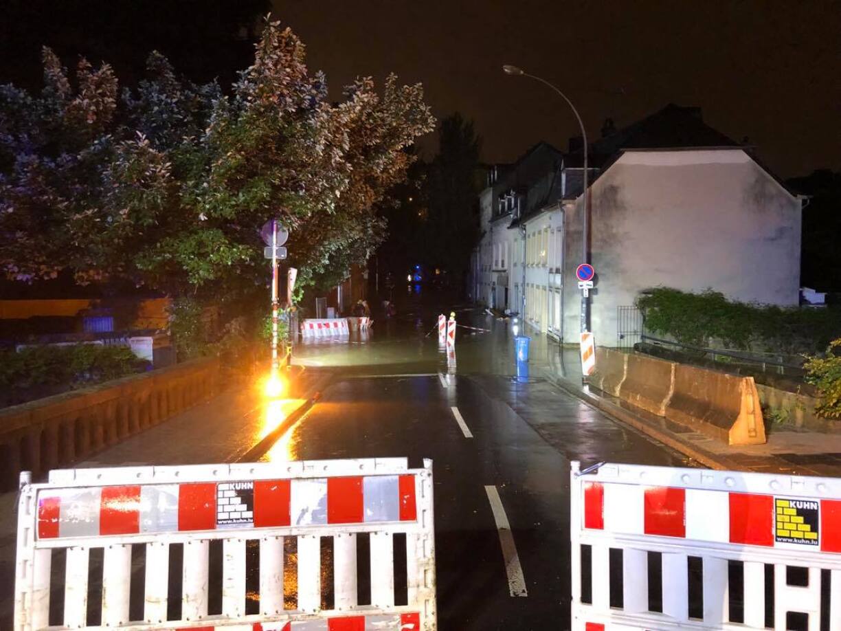 Une photo du quartier du Grund bouclé par les secours